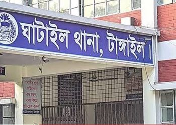 অজ্ঞাত ব্যক্তির লাশ নিয়ে শিয়ালের টানাটানি -খেয়ে ফেলেছে পা