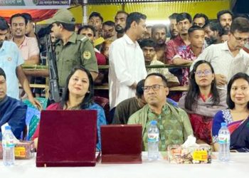 টাঙ্গাইলে বিভিন্ন পূজা মন্ডপ পরিদর্শন করেন জেলা প্রশাসক শরীফা হক
