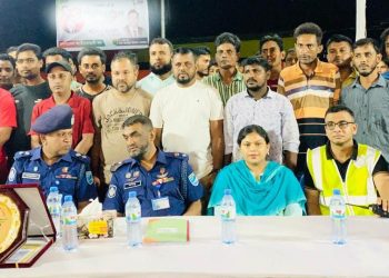 টাঙ্গাইলের মধুপুরে বিভিন্ন পূজামণ্ডপ পরিদর্শন করলেন পুলিশ সুপার