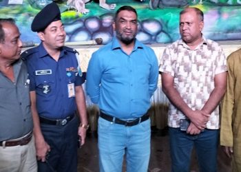 টাঙ্গাইলের নাগরপুরে বিভিন্ন পূজা মণ্ডপ পরিদর্শন করলেন পুলিশ সুপার