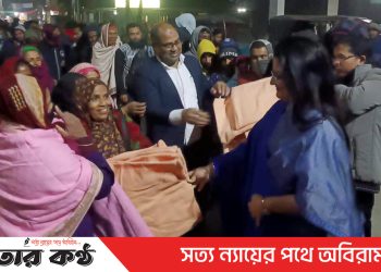 টাঙ্গাইলে দরিদ্র শীতার্তদের মাঝে জেলা প্রশাসকের কম্বল বিতরণ